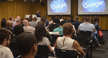 Há 20 anos em operação, Google investe em ferramenta de busca por voz